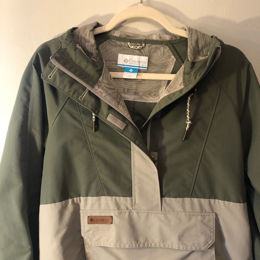 NWOT Waterproof women’s Columbia Anorak jacket M
